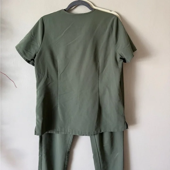 Figs scrubs set pants top  Moss M L Tall - Picture 5 of 9
